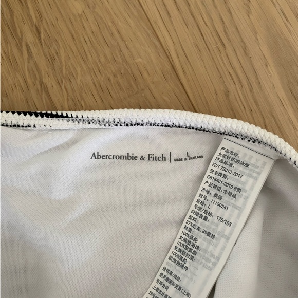 Abercrombie & Fitch one piece swimsuit - Picture 5 of 5